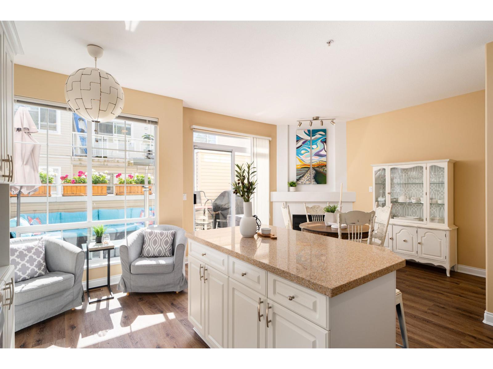1159 Vidal St, White Rock, BC V4B 3T4