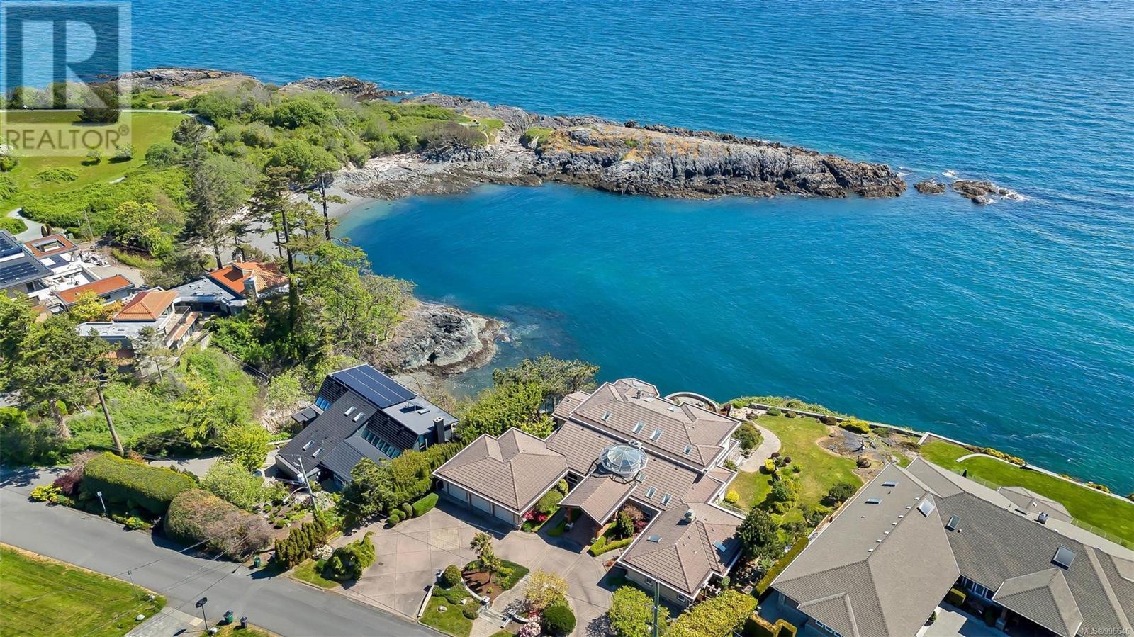 4461 Shore Way, Saanich, BC V8N 3V1
