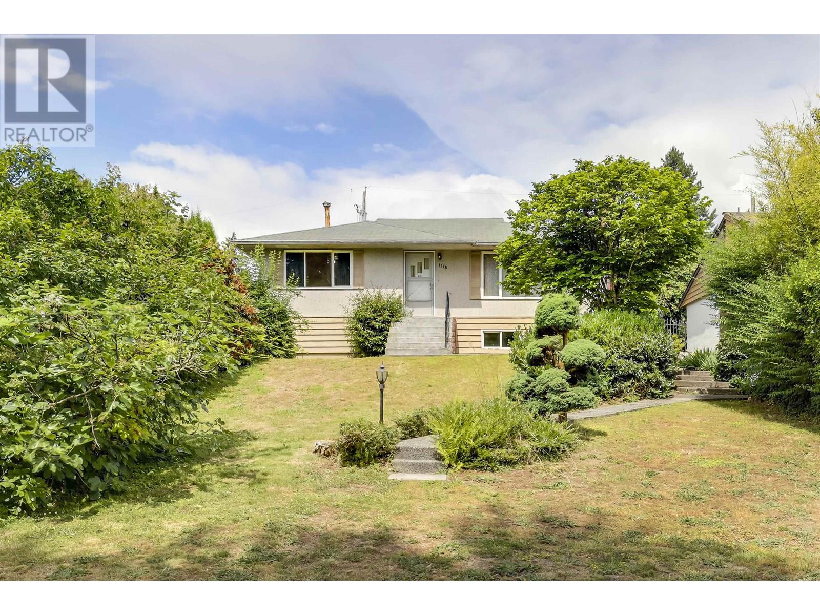 1118 Cloverley St, North Vancouver, BC V7L 1N6