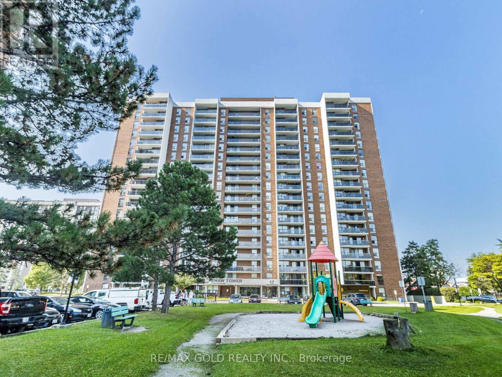 1010 17 Knightsbridge Rd, Brampton, ON L6T 3X9