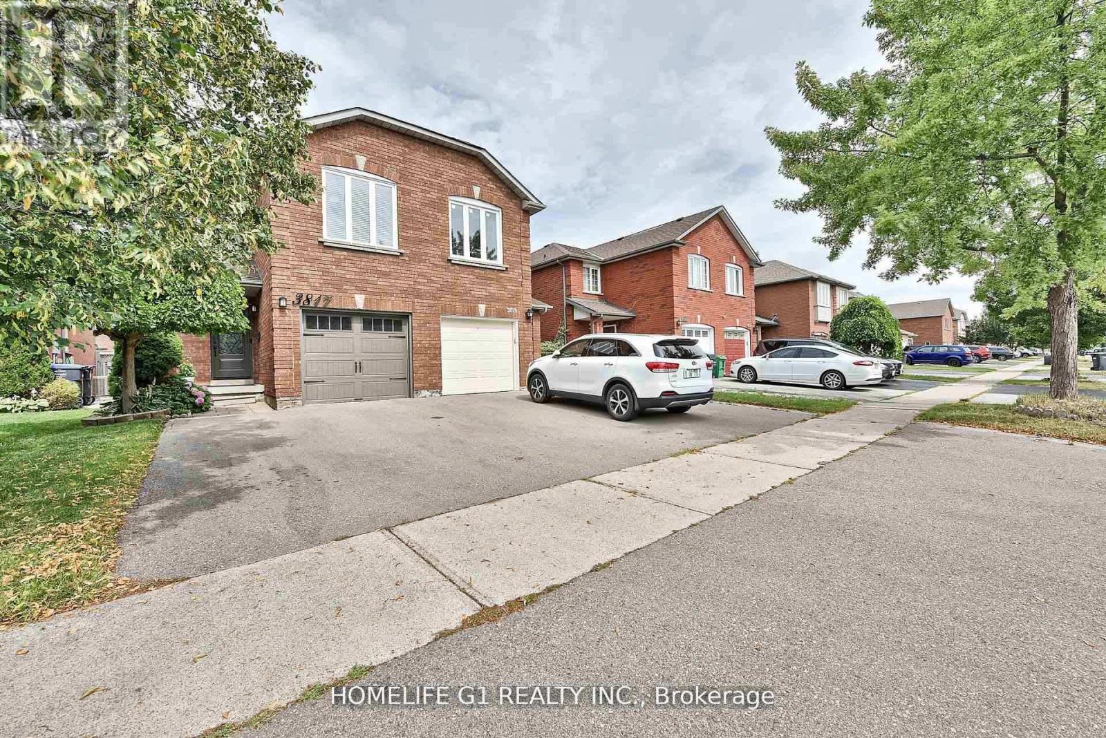 3817 Densbury Dr, Mississauga, ON L5N 6Z3