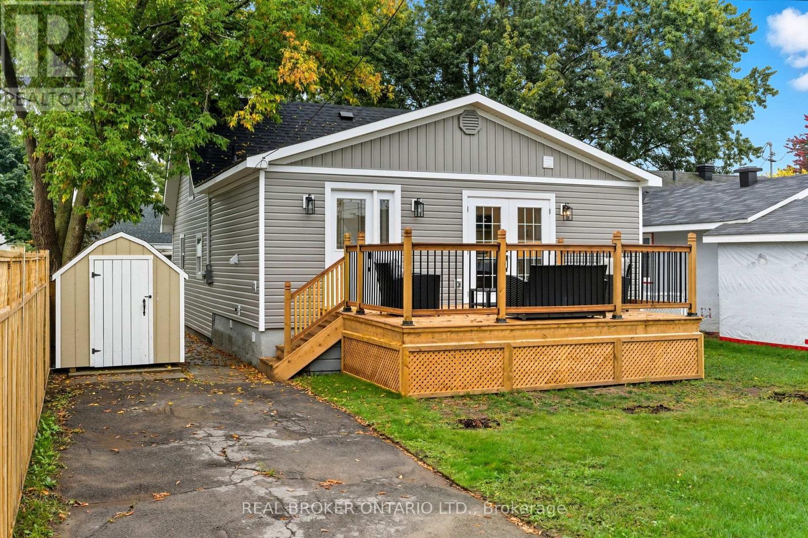 25 Roosevelt Dr, Smiths Falls, ON K7A 3J7