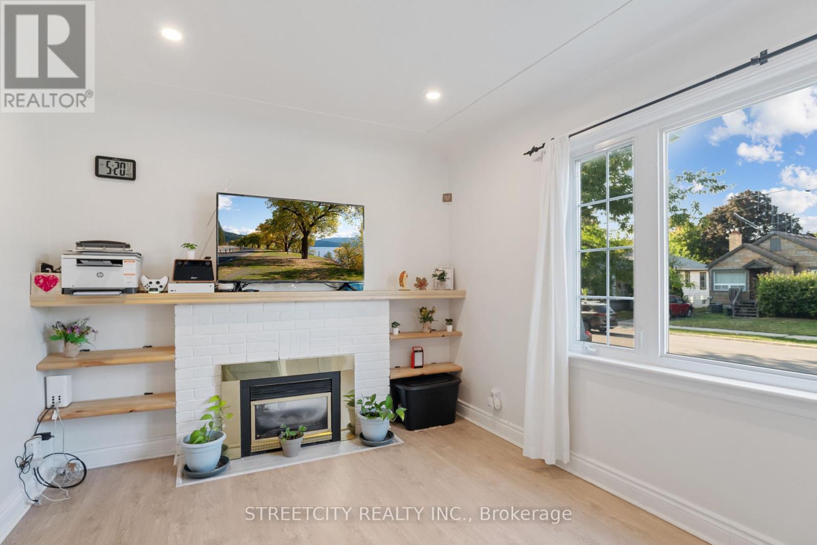 445 Mornington Ave, London, ON N5Y 3C7