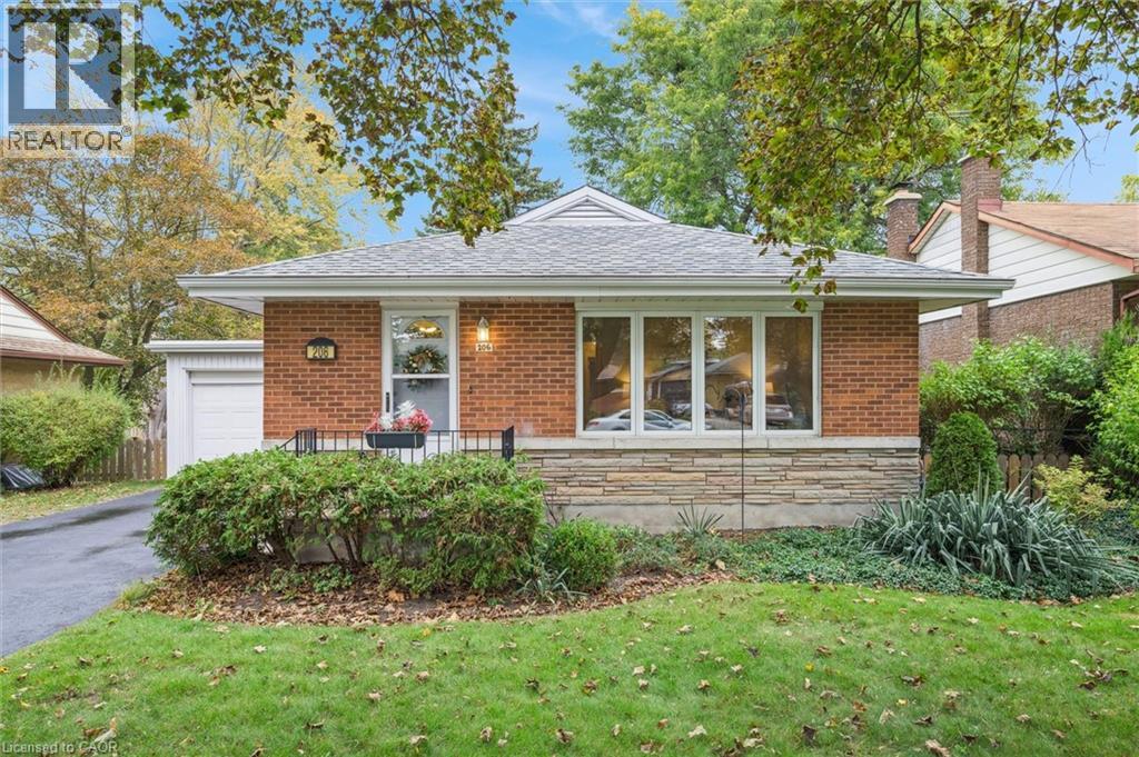 206 Royal St, Waterloo, ON N2J 2H9