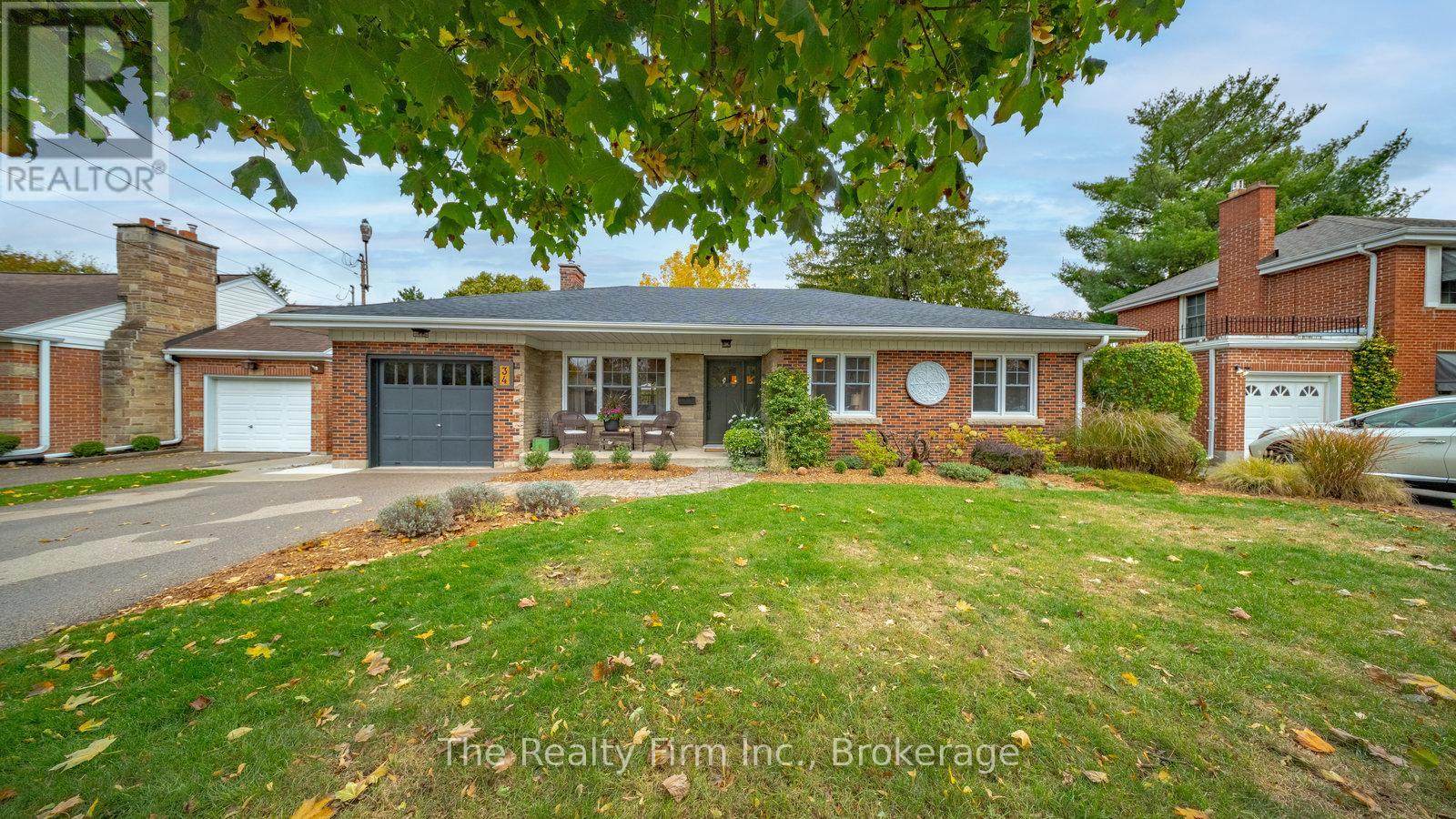 34 Springfield Dr, Brantford, ON N3R 1N3