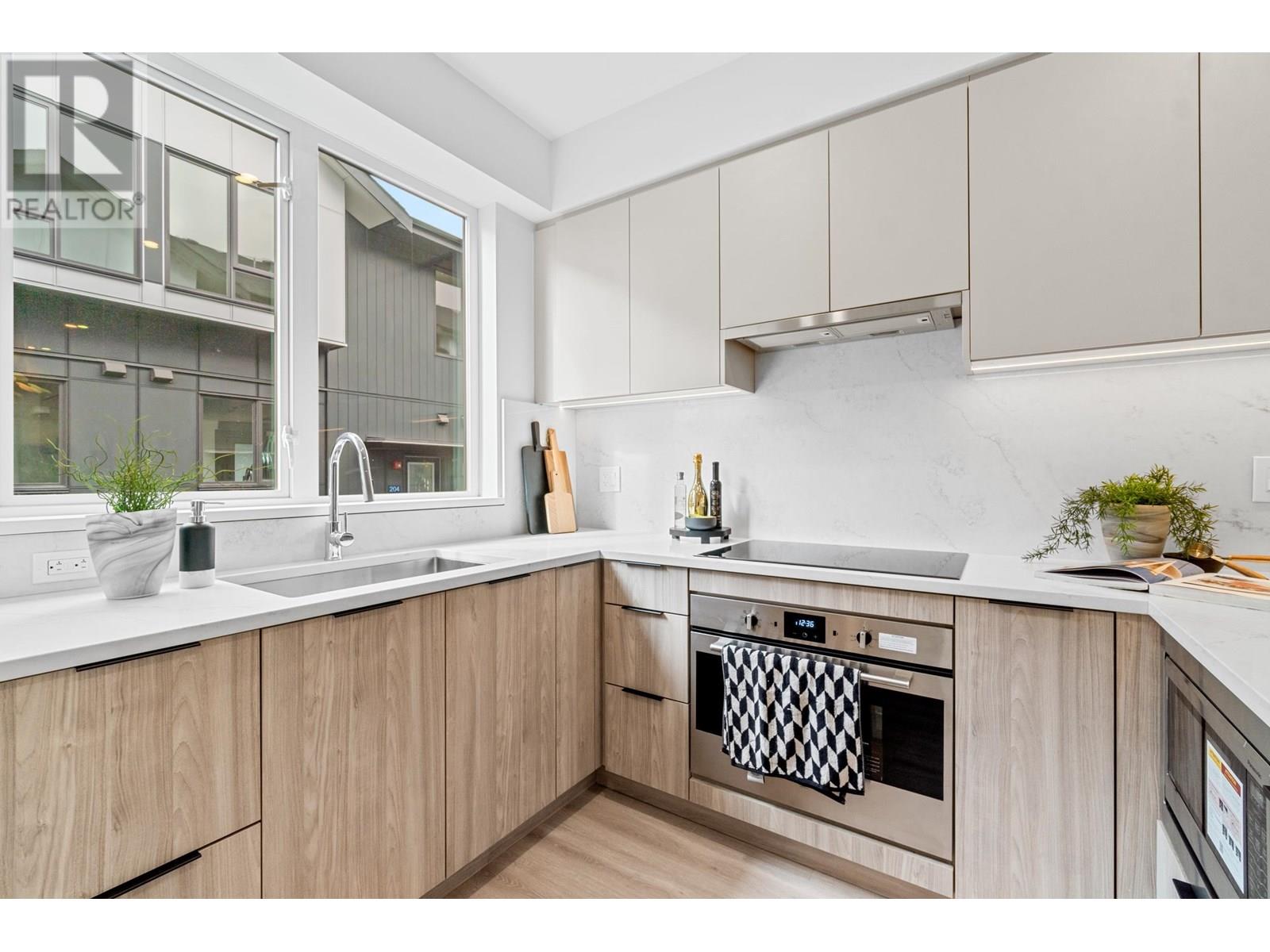 7161 17th Avenue Unit 207, Burnaby, BC V3N 1K8