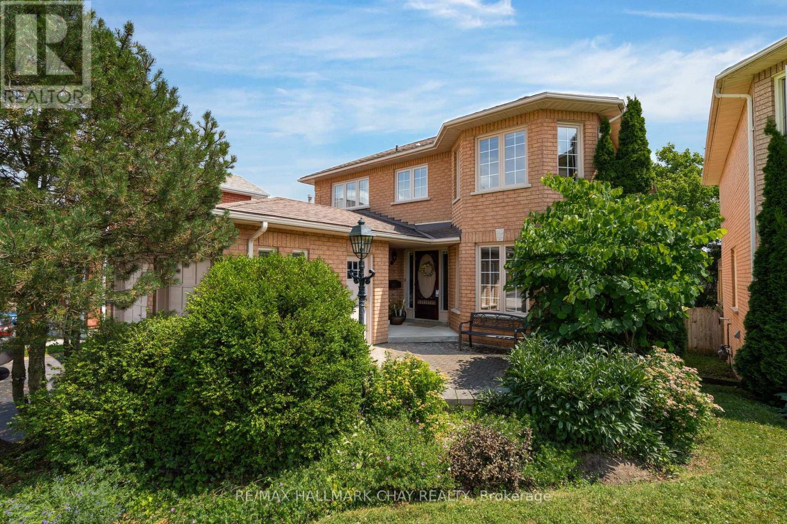 47 Finlay Rd, Barrie, ON L4N 7T7