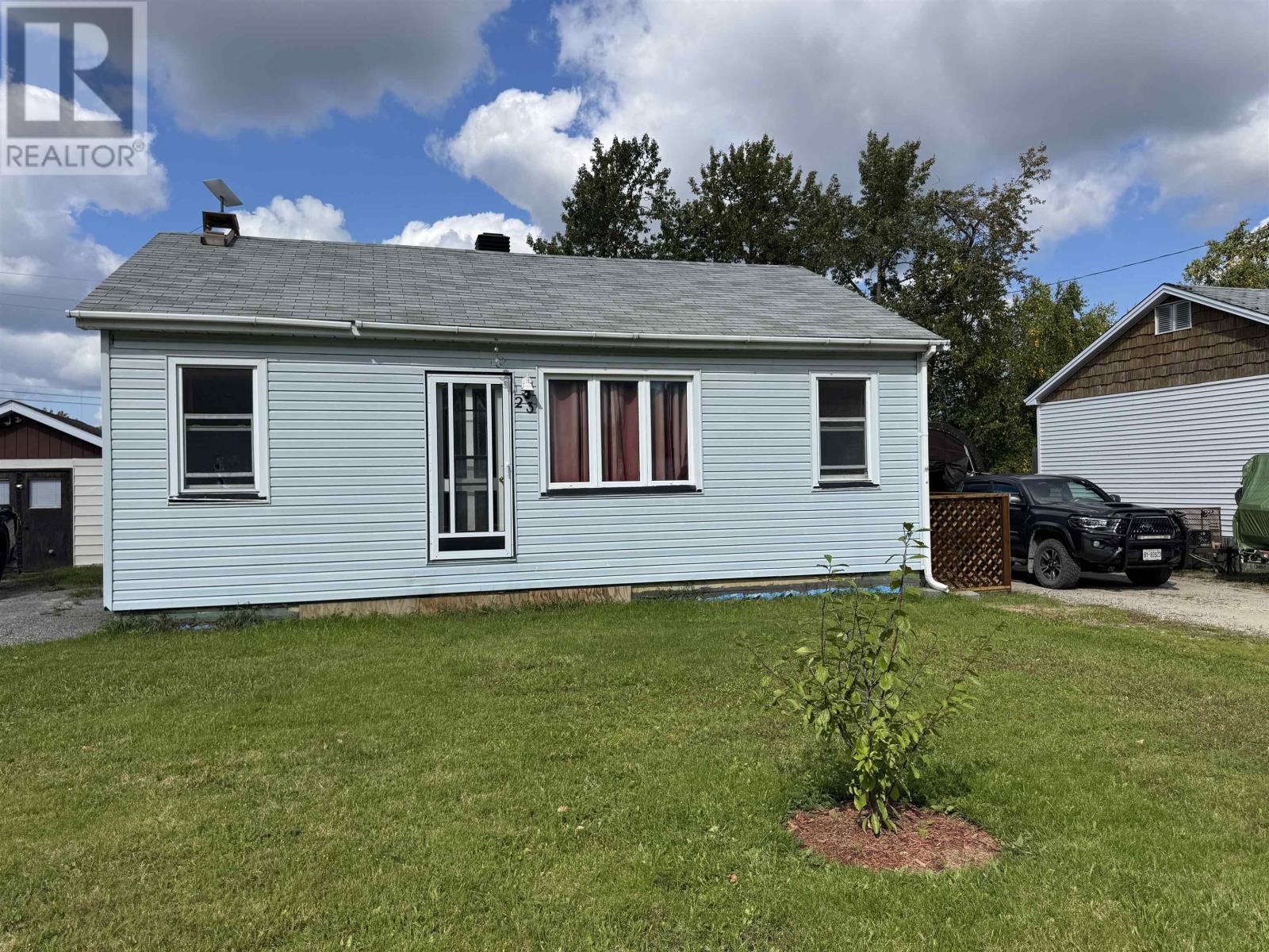 23 Manitou Rd W, Manitouwadge, ON P0T 2C0