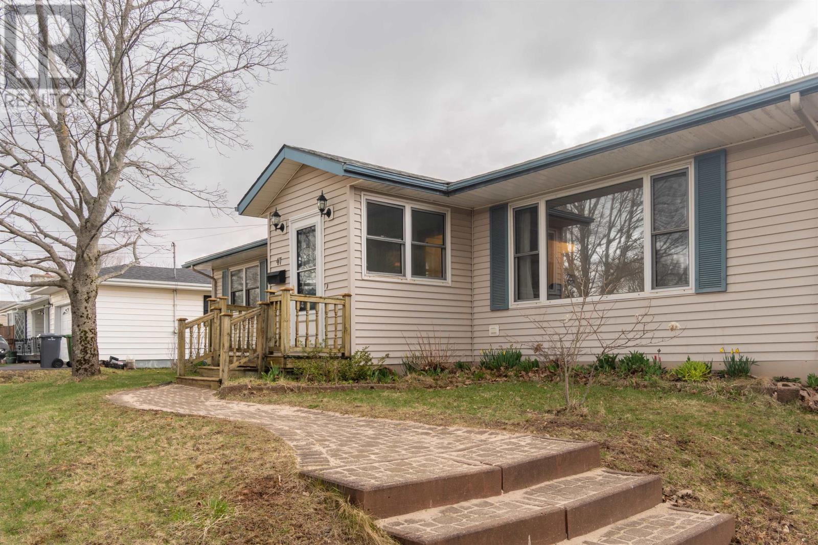 47 Emerald Dr, Charlottetown, PE C1A 2Y5