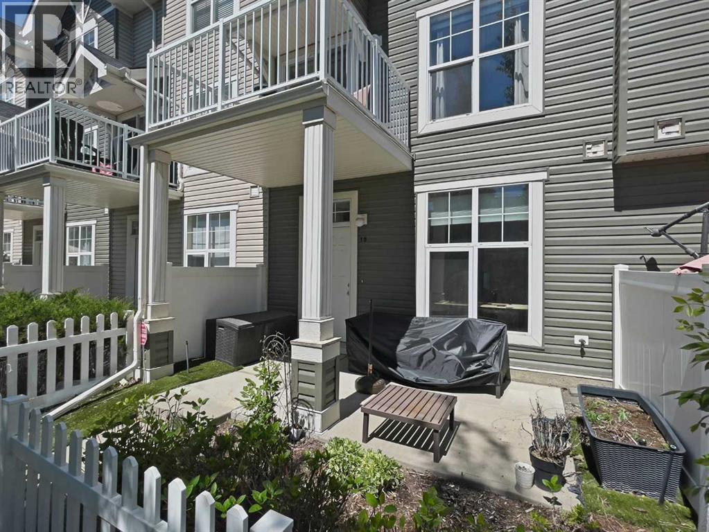 15 Toscana Gdns NW, Calgary, AB T2L 3C2