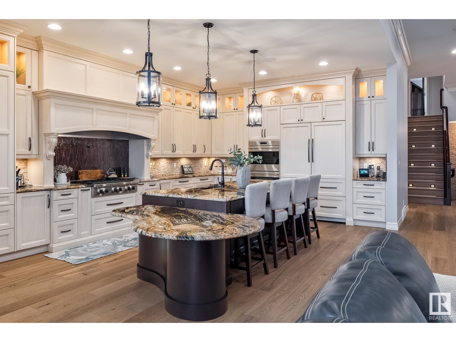 2790 Wheaton Dr NW, Edmonton, AB T6W 2M6