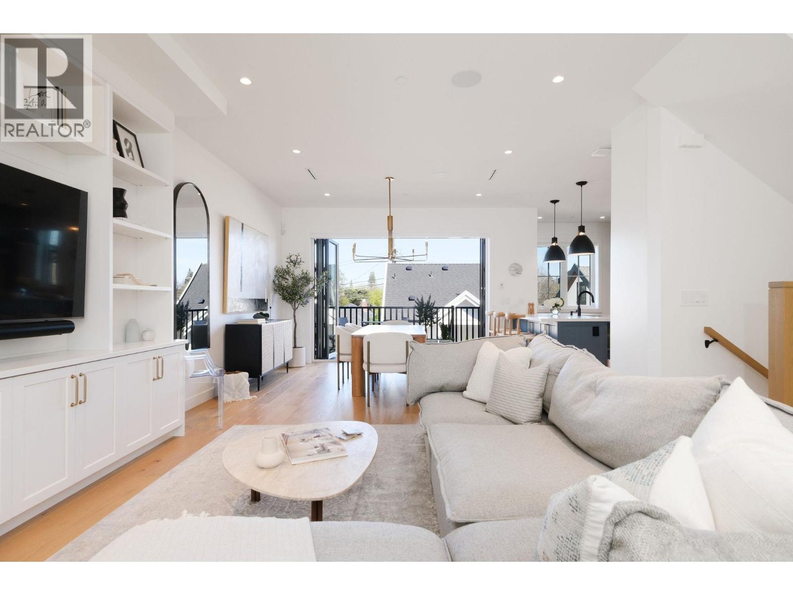 5814 Chester St, Vancouver, BC V5W 3B5