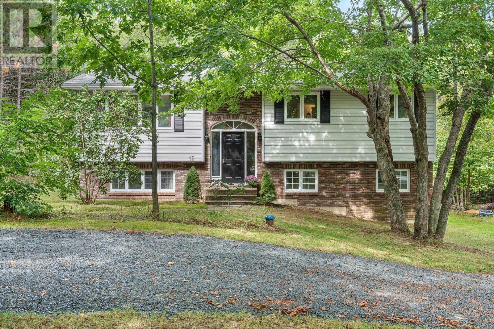 15 Maranatha Dr, Halifax, NS B2T 1E5