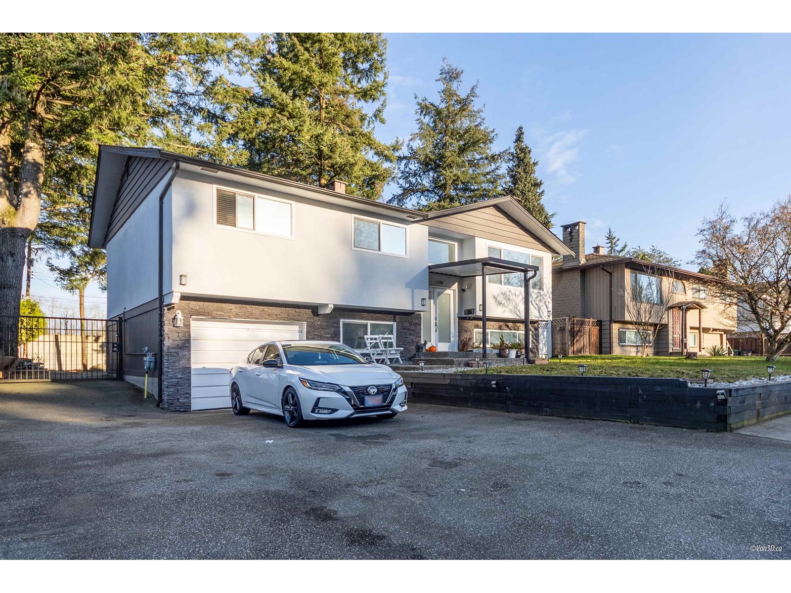 15081 Robin Cres, Surrey, BC V3R 4X9
