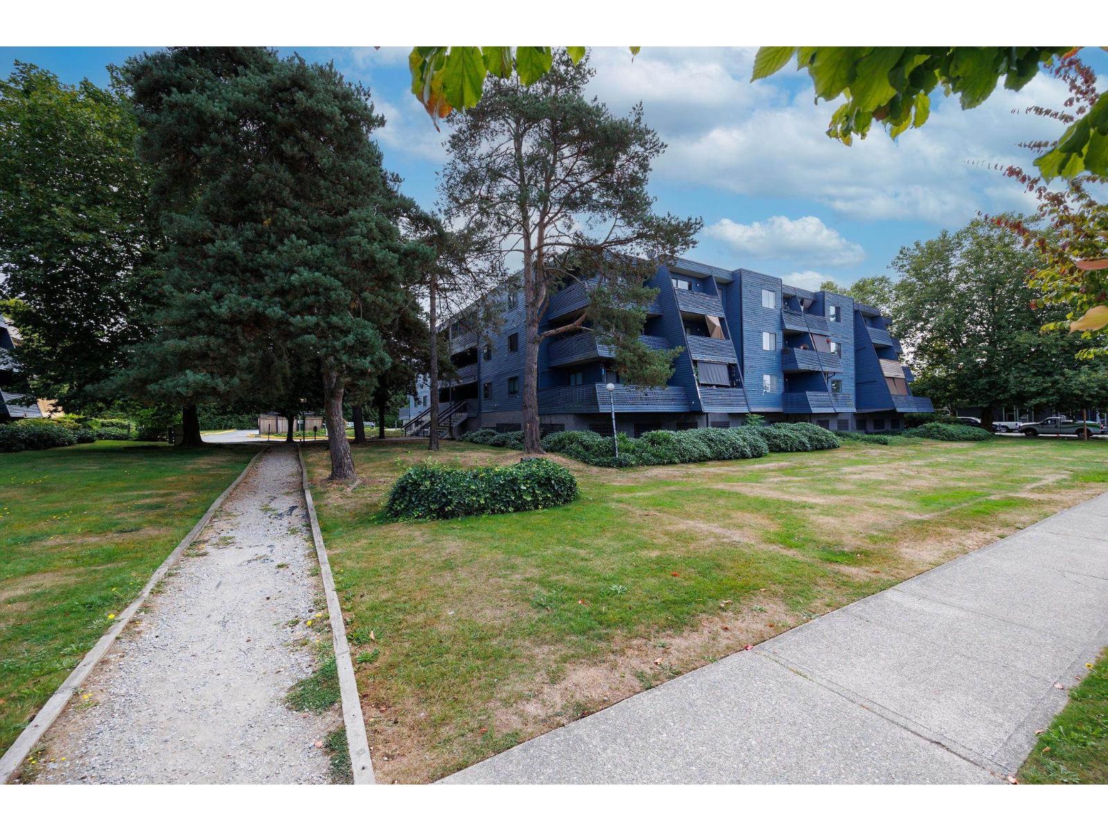 17661 58a Avenue Unit 207, Surrey, BC V3S 1N4