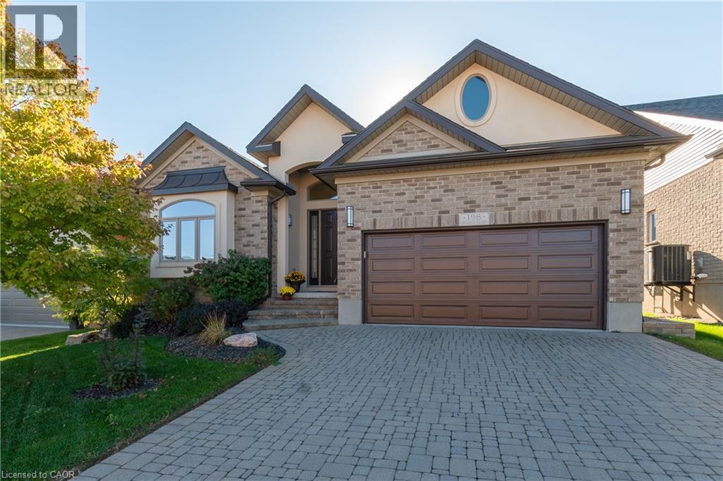 198 Piccadilly Sq, Wilmot, ON N3A 4L6