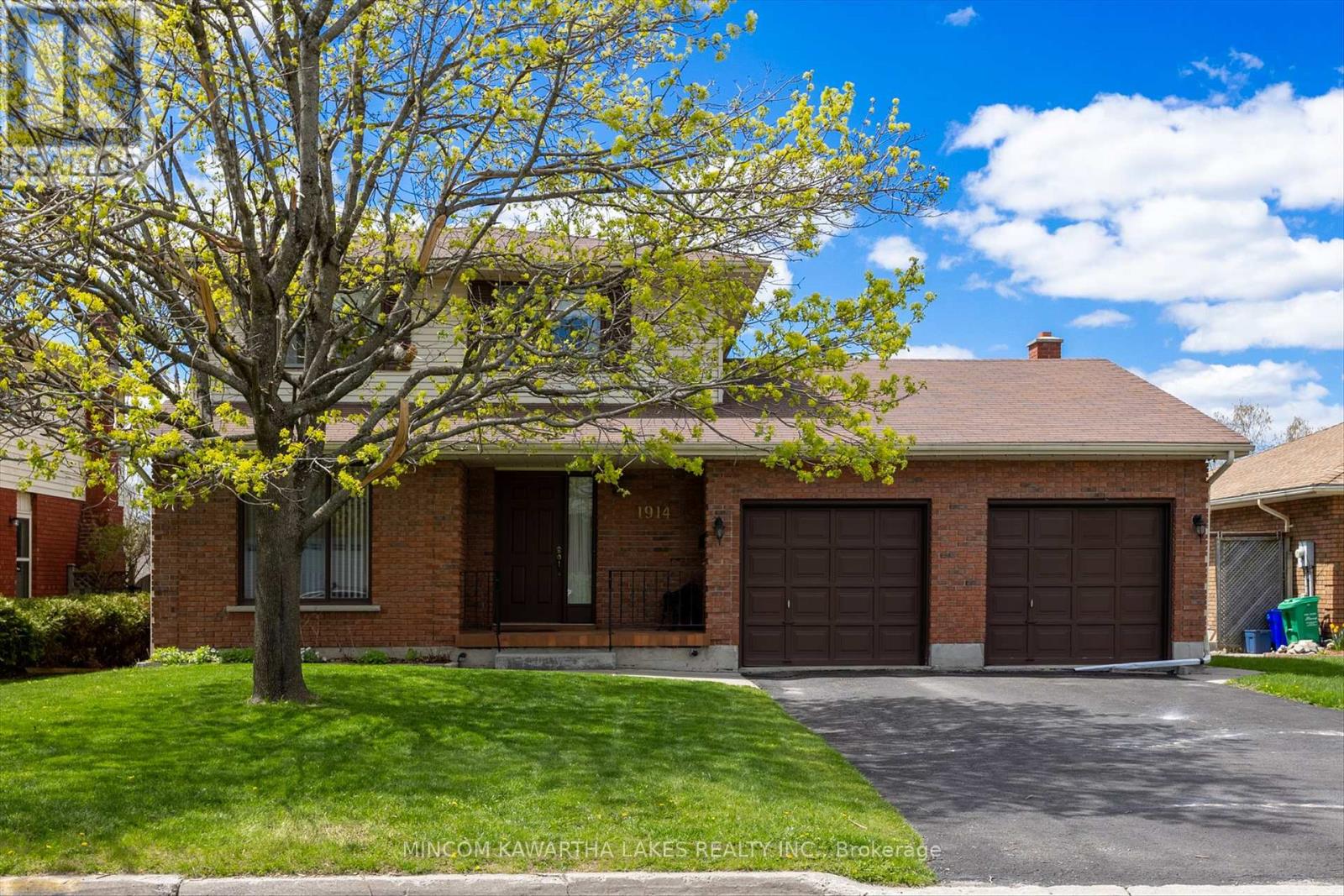 1914 Parkwood Cir, Peterborough, ON K9J 8C6