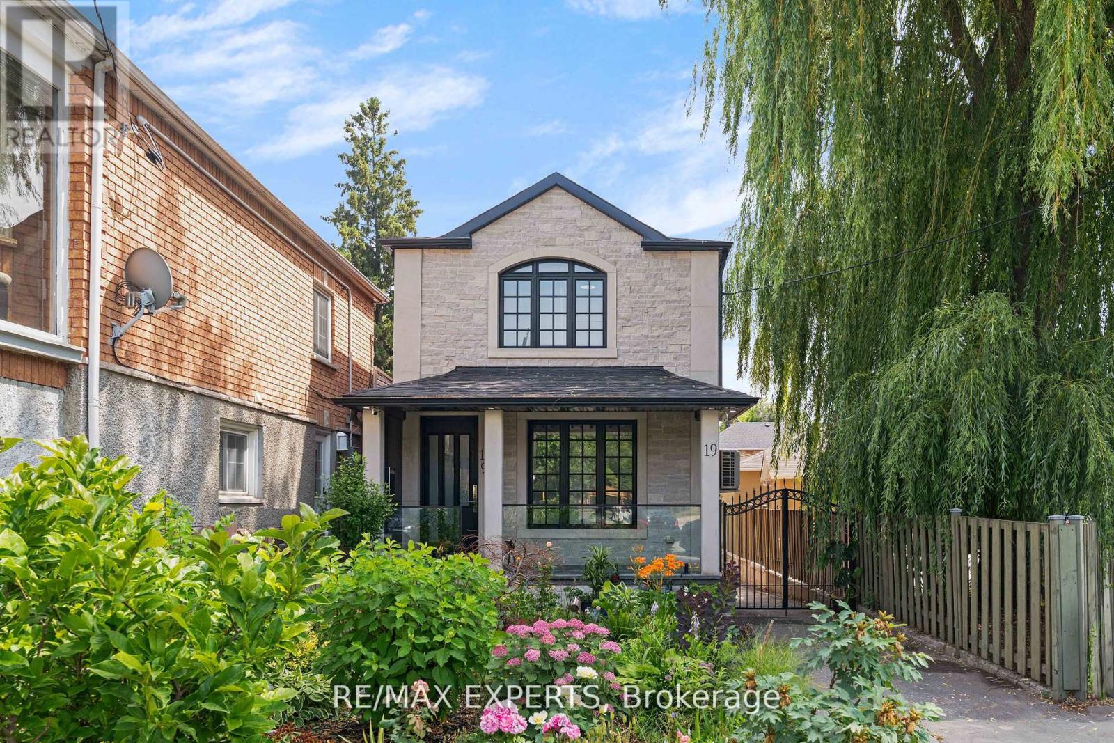 19 Kenora Cres, Toronto, ON M6M 1C5