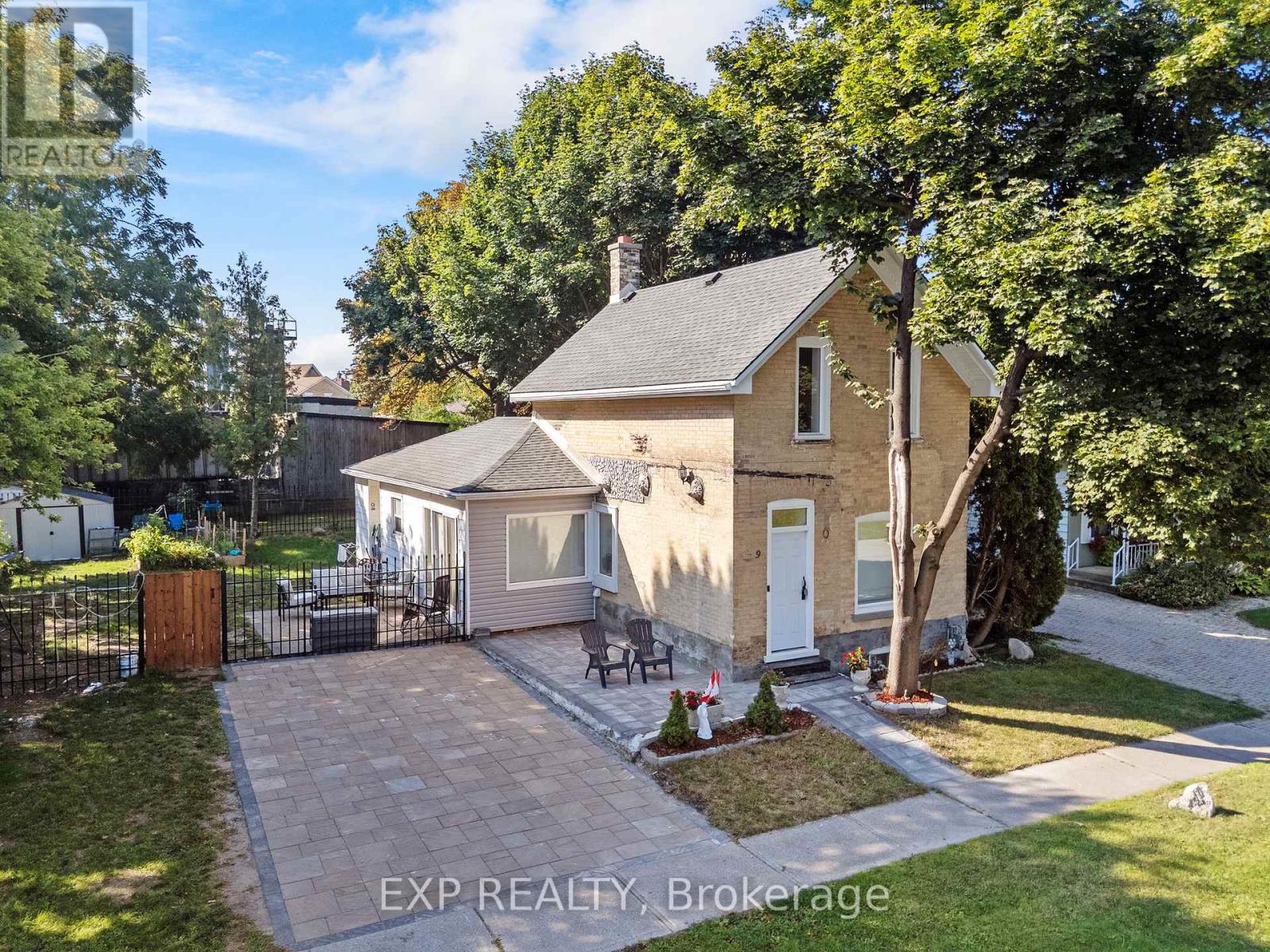 9 Ann St, Lambton Shores, ON N0N 1J0