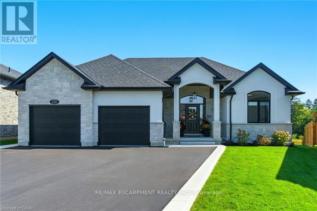 270 Charles St, Norfolk Waterford, ON N0E 1Y0