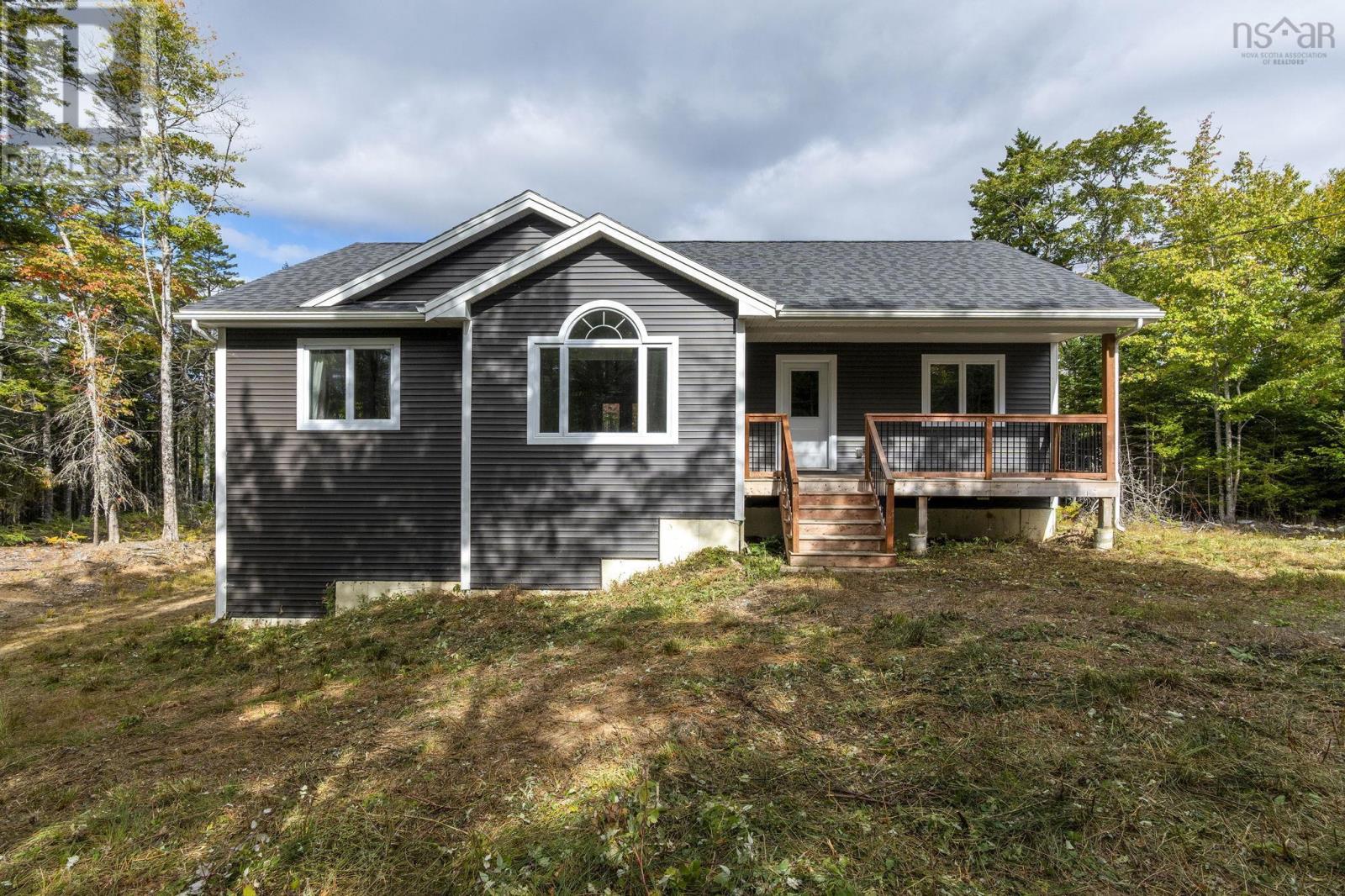 10 Jorphie Dr, East Uniacke, NS B0N 1Z0