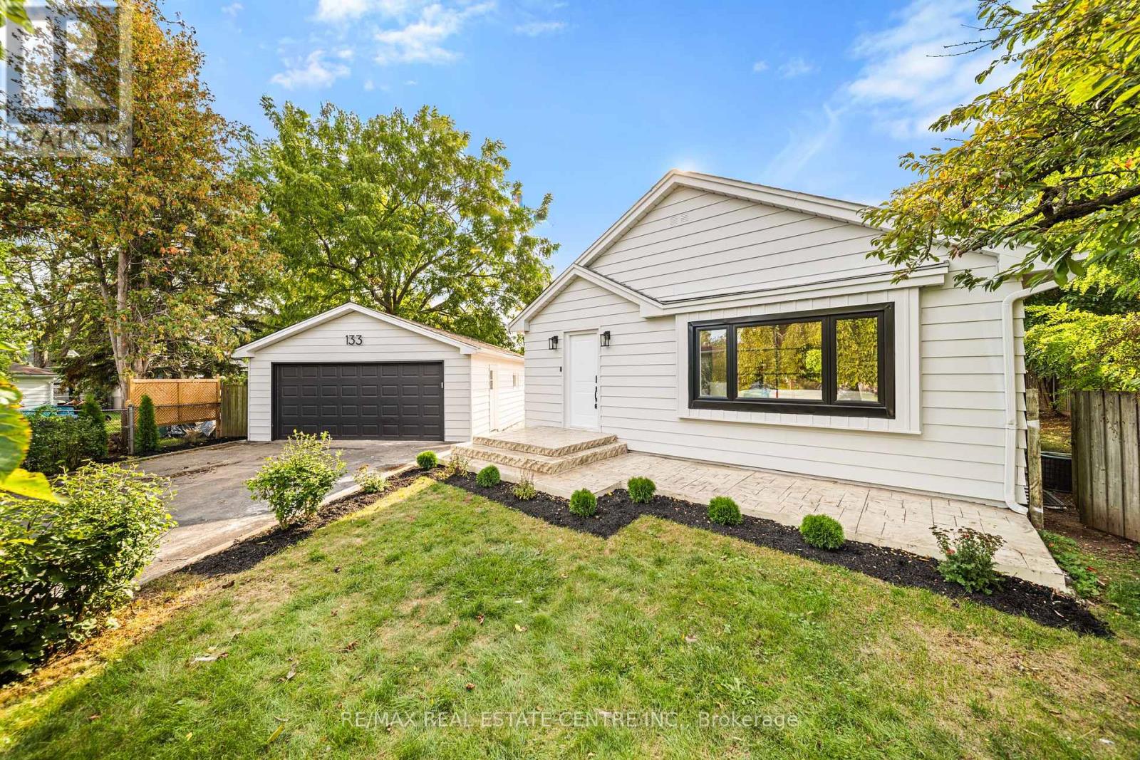 133 Inglewood Dr, Oakville, ON L6K 1W8