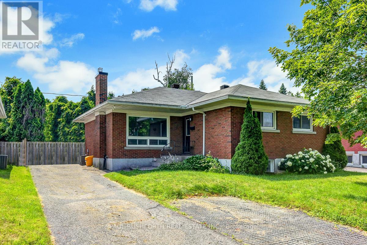 2390 Sudbury Ave, Ottawa, ON K2C 1L8
