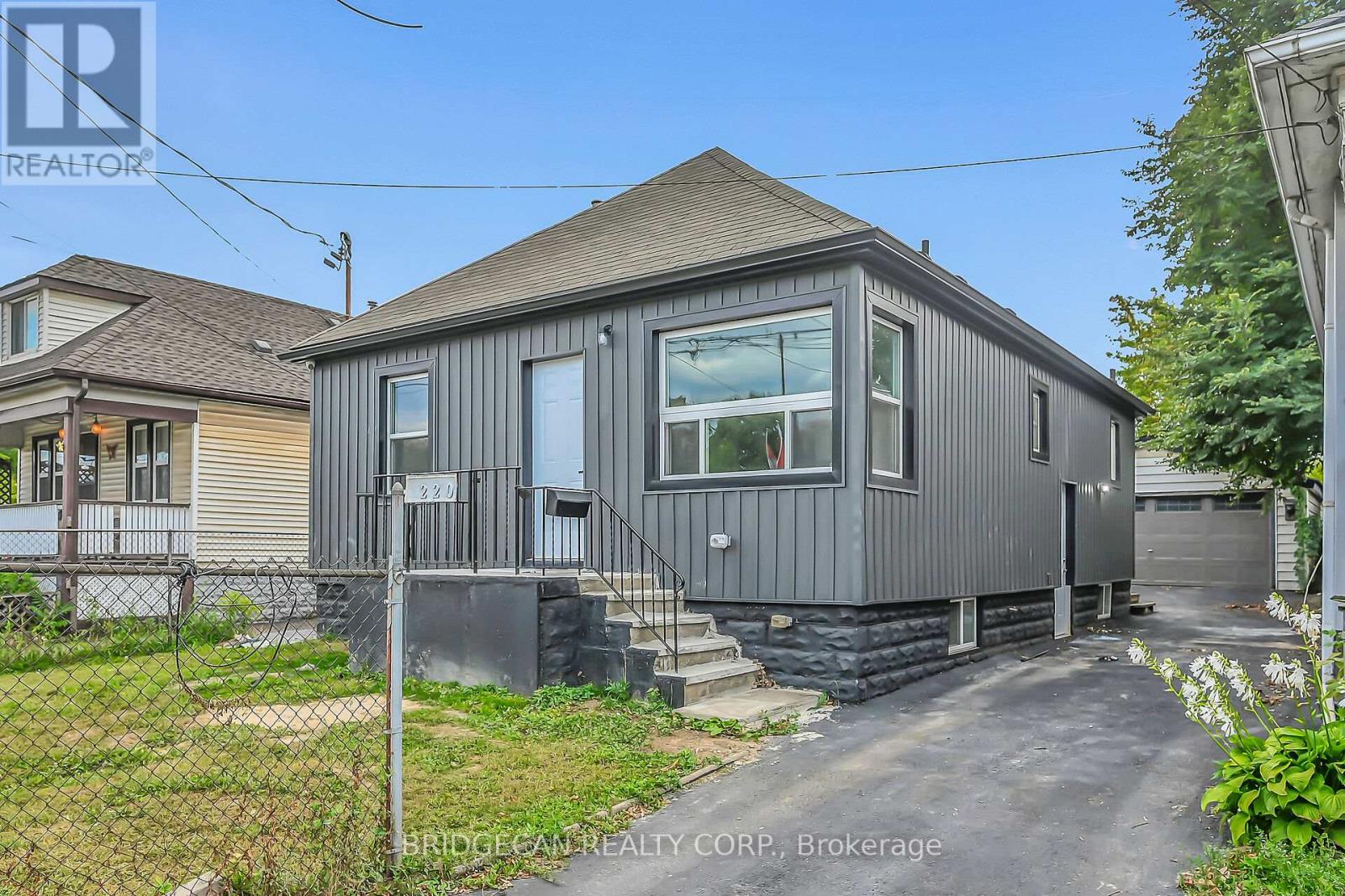 220 Grenffel St, Hamilton, ON L8H 3J7