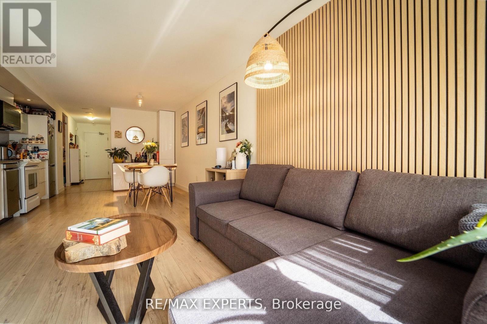 1223 4k Spadina Ave, Toronto, ON M5V 3Z2