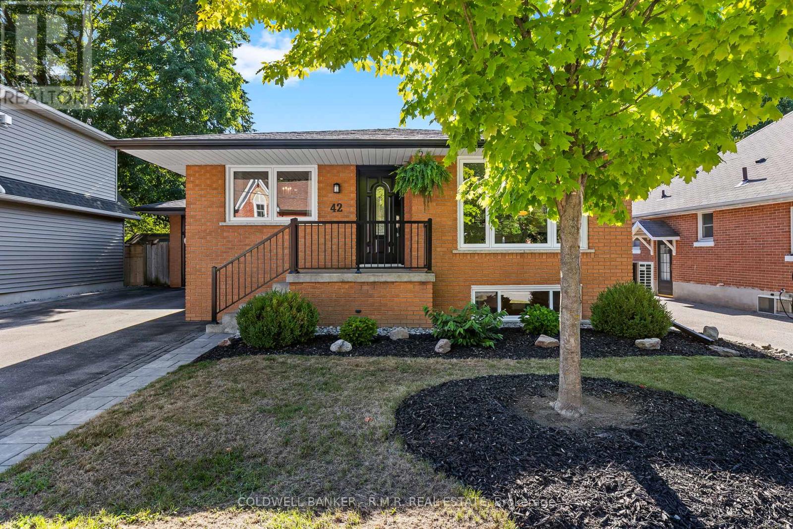 42 Marietta St, Uxbridge, ON L9P 1J5