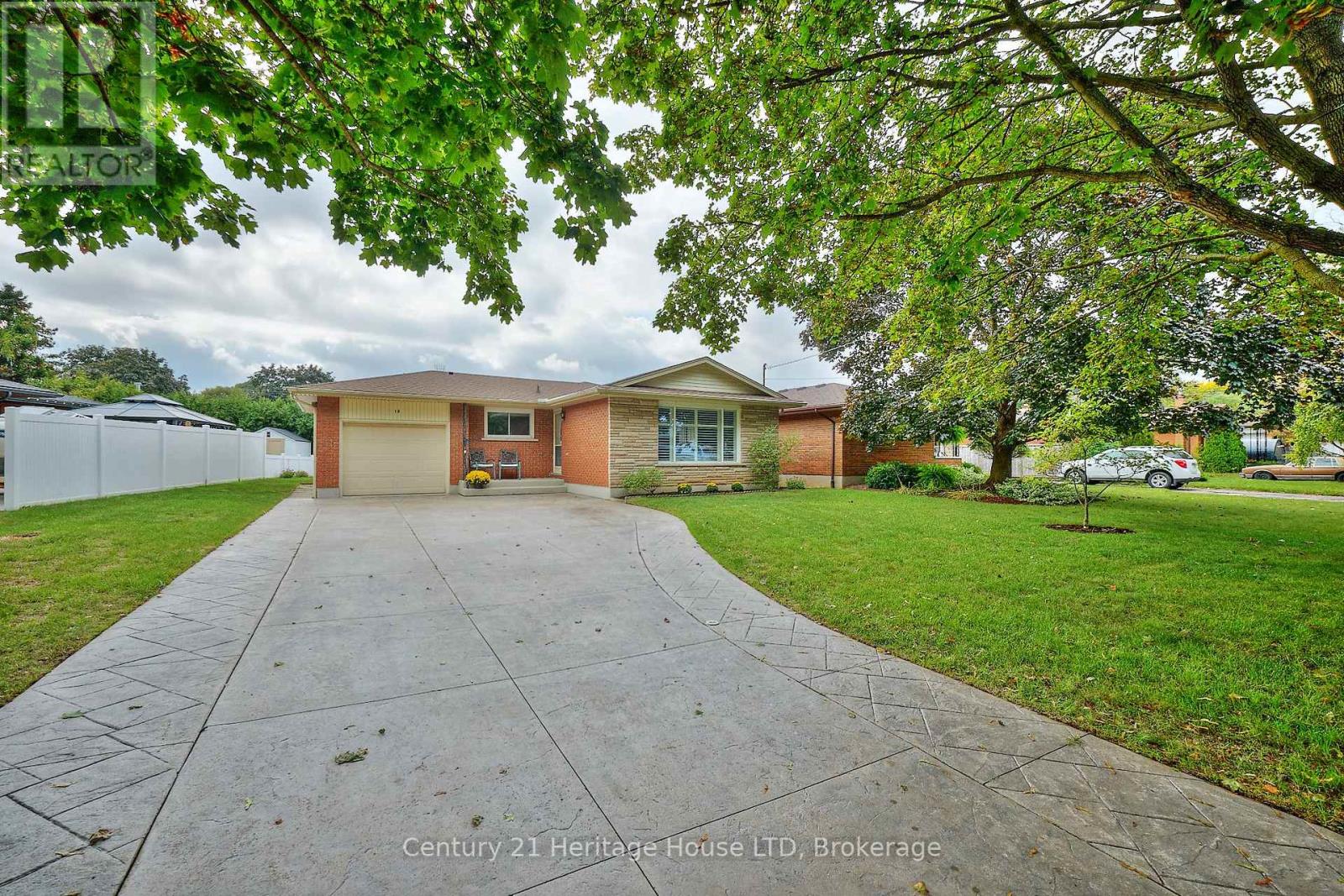 18 Princeway Dr, St. Catharines, ON L2N 2X6