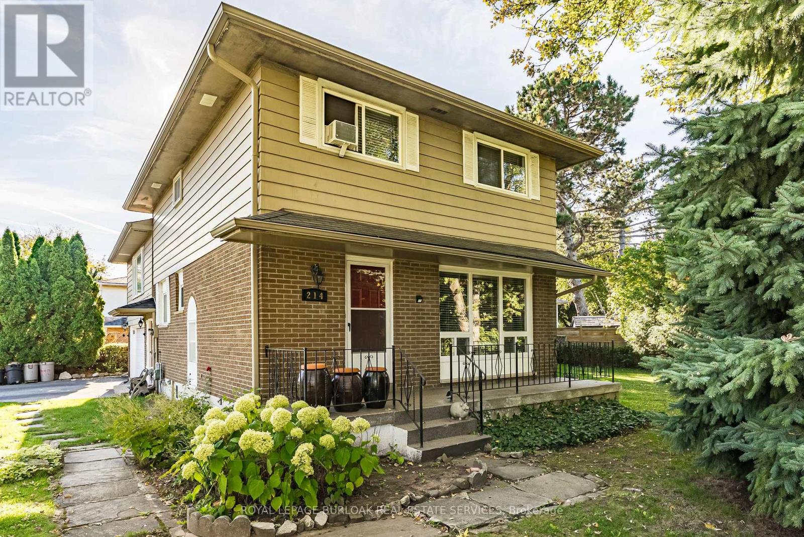 214 Vance Dr, Oakville, ON L6L 3L1