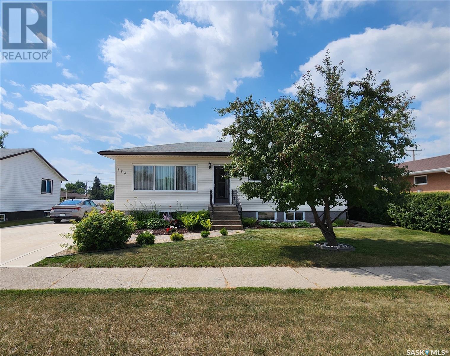 559 6 Avenue West, Melville, SK S0A 2P0