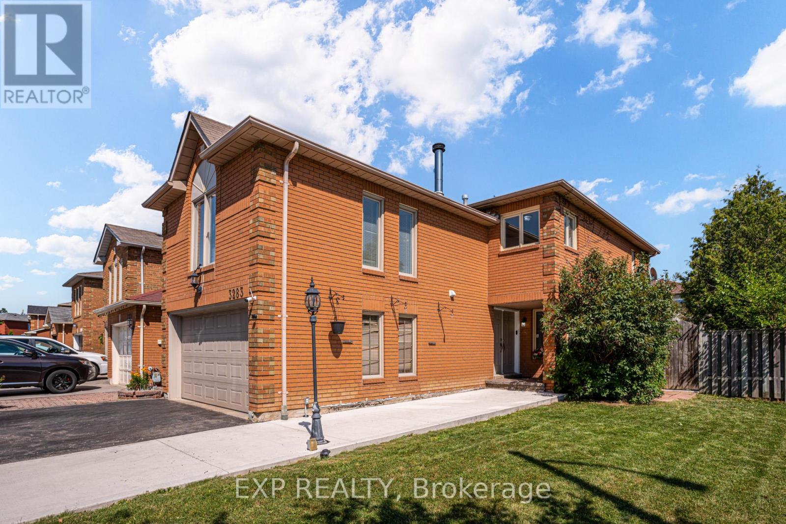 3283 Bobwhite Mews, Mississauga, ON L5N 6G1