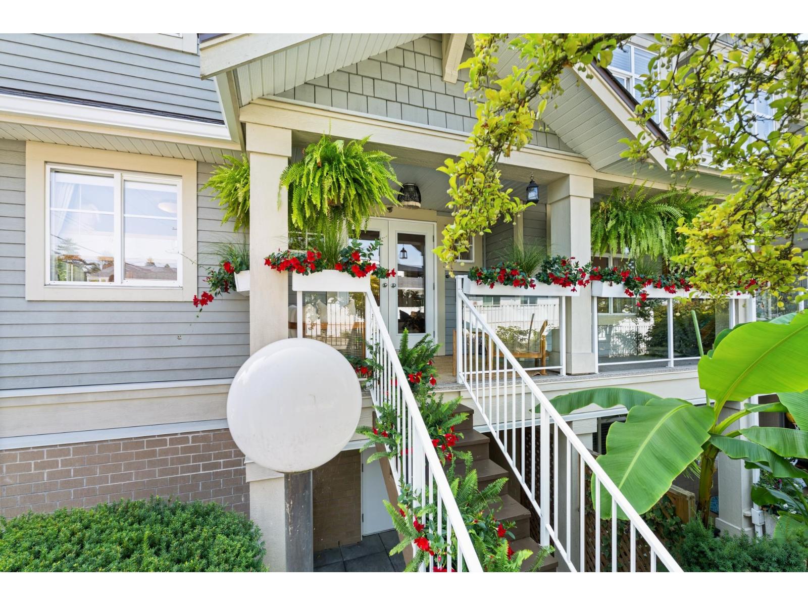 15621 Marine Drive Unit 203, White Rock, BC V4B 1E1