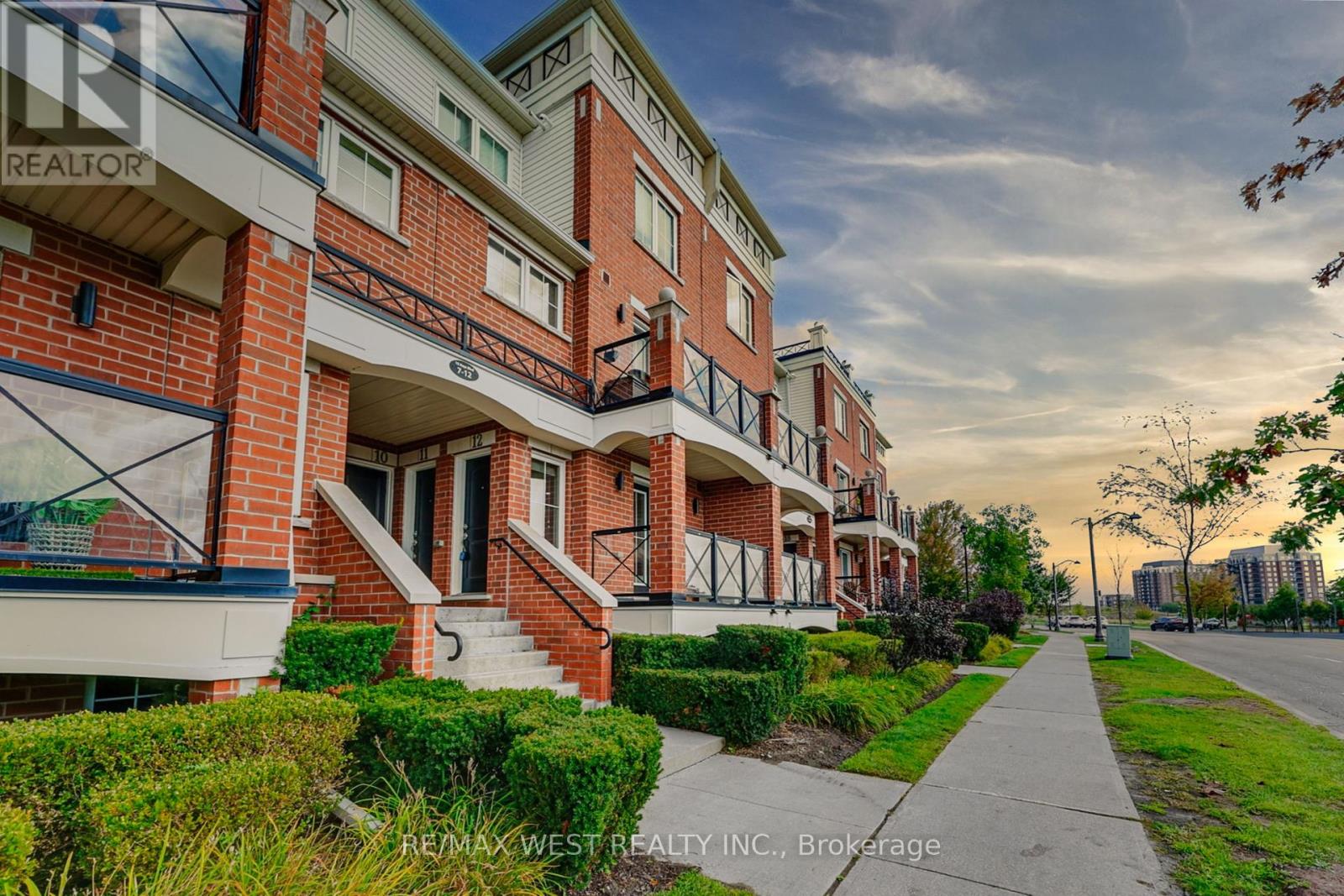 12 15 Hays Blvd, Oakville, ON L6H 0H8