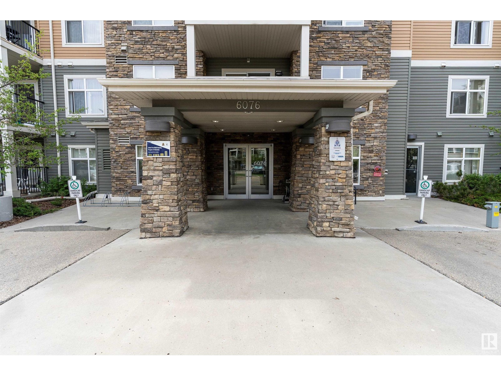 6076 Schonsee Way #235, Edmonton, AB T5Z 0K8