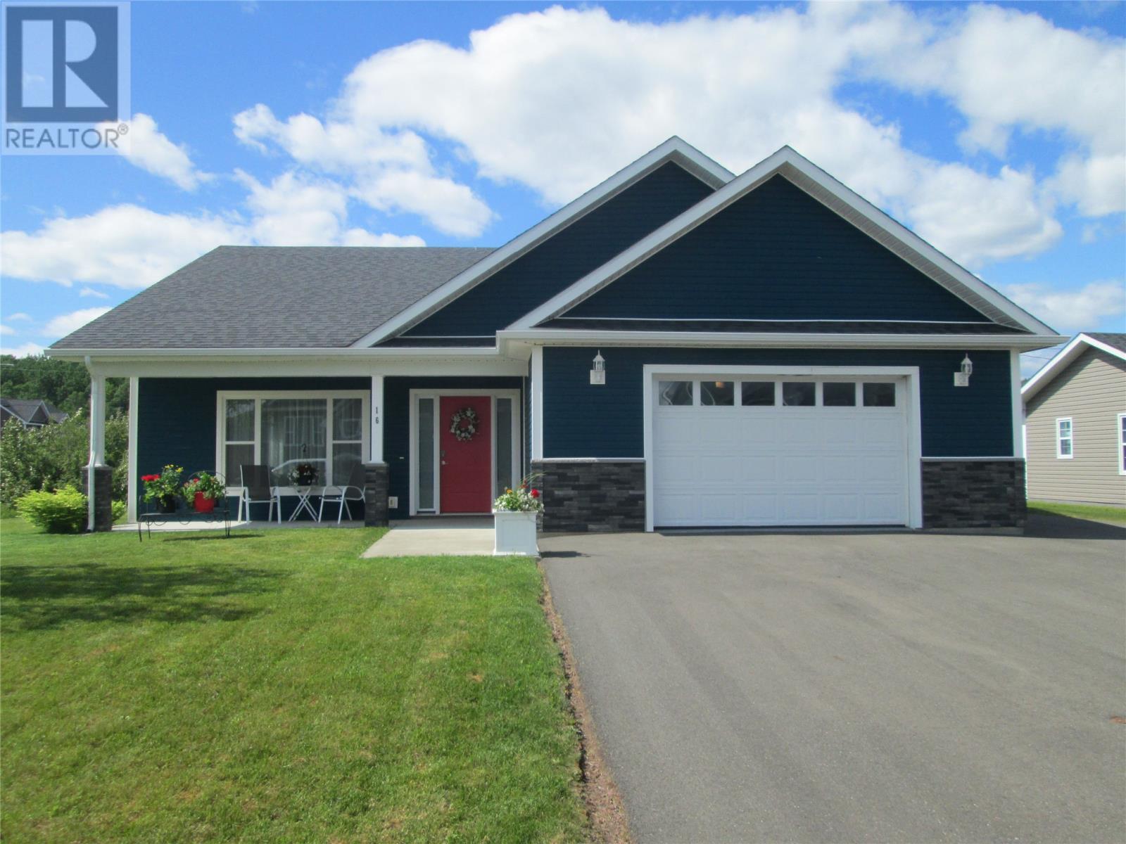 16 Kings Rd, Bishop's Falls, NL A0H 1C0