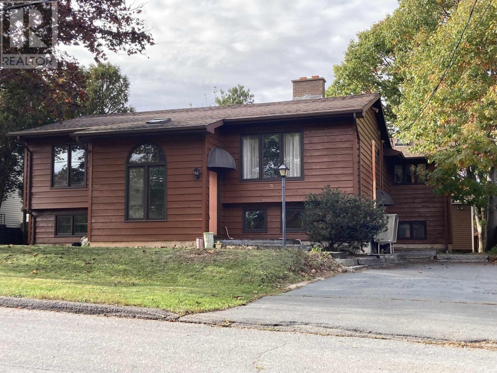 9 Monique Ave, Dartmouth, NS B3A 4G7