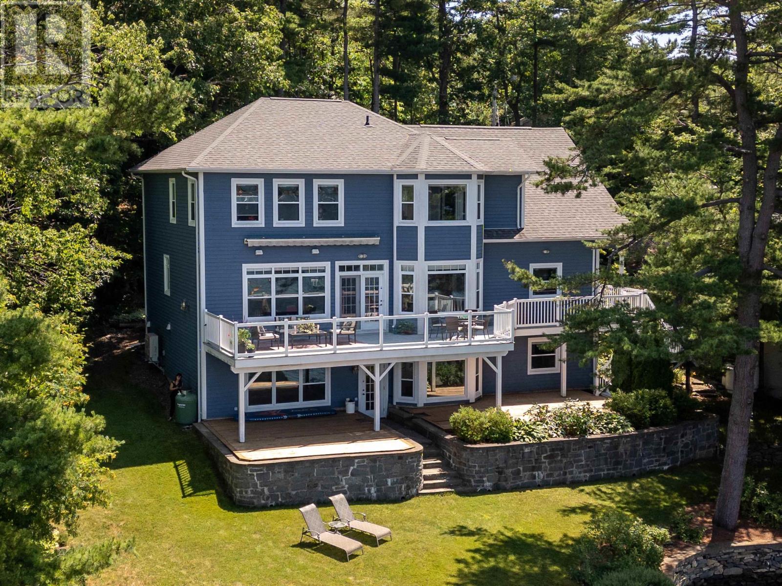 981 Shore Dr, Bedford, NS B4A 2E6