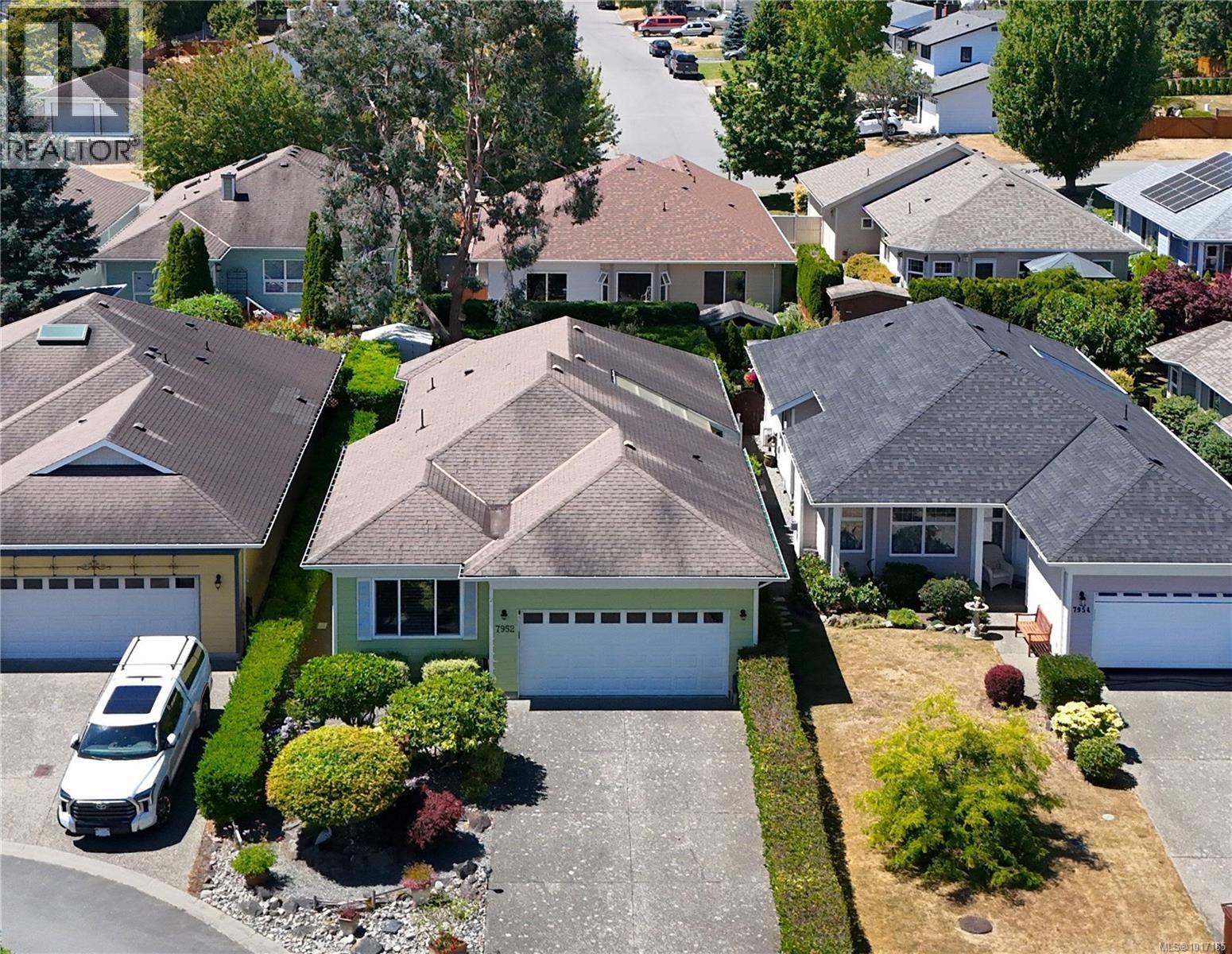 7952 Polo Park Cres, Central Saanich, BC V8M 2J4
