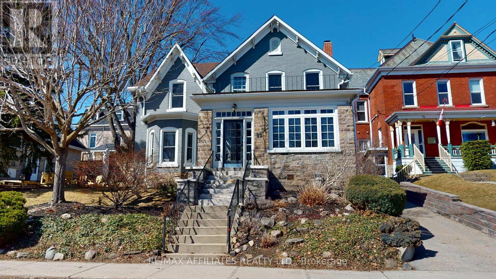 92 Pine St, Brockville, ON K6V 1G9