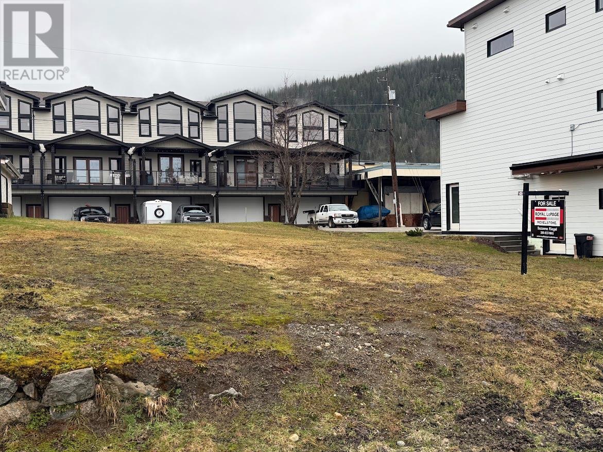309 Taylor St, Revelstoke, BC V0E 2S0