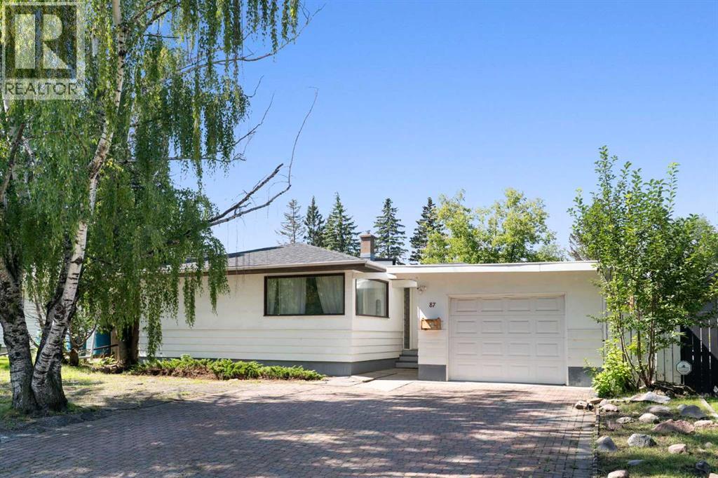 87 Hillgrove Dr SW, Calgary, AB T2V 3L8