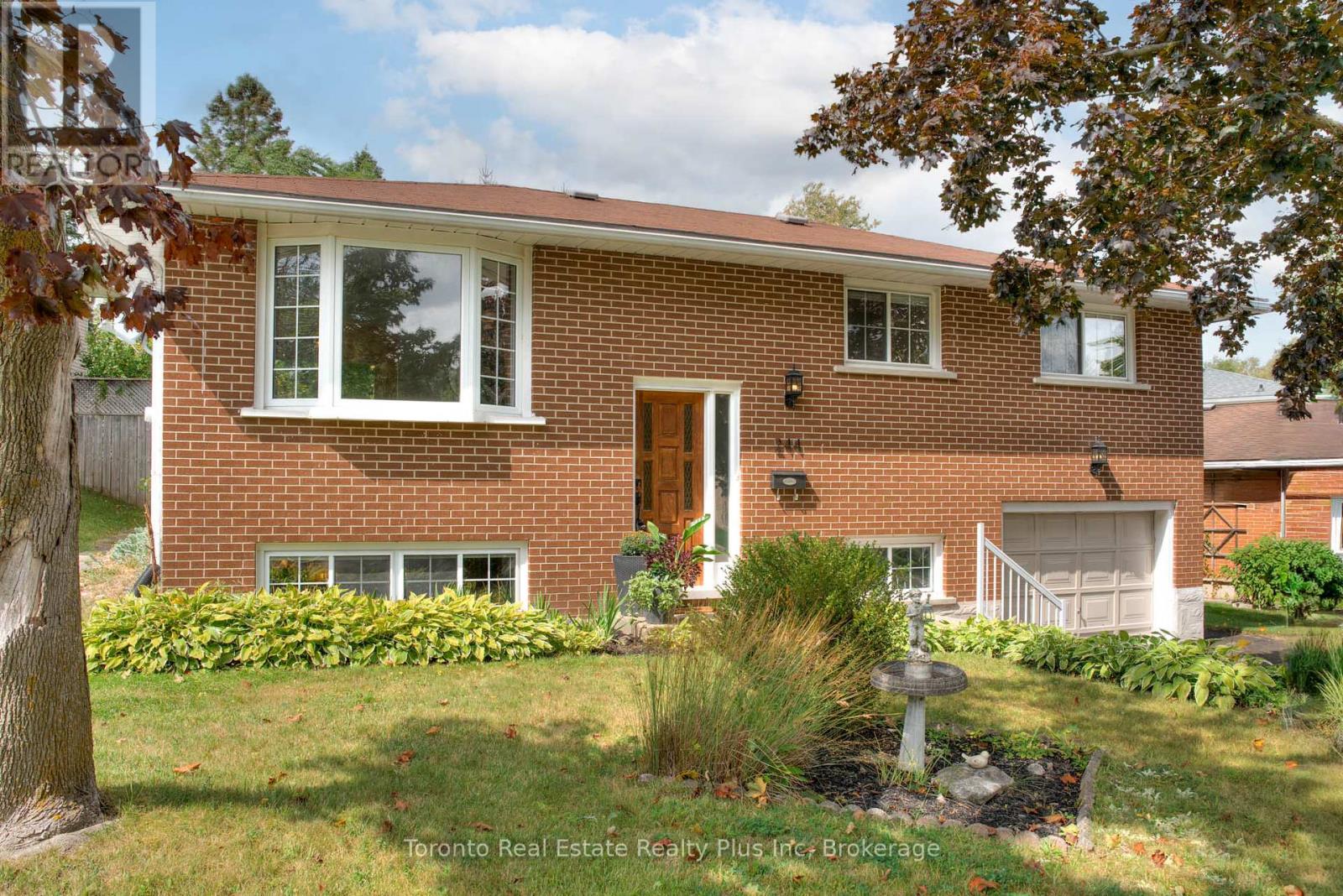244 Westwood Dr, Kitchener, ON N2M 2L2