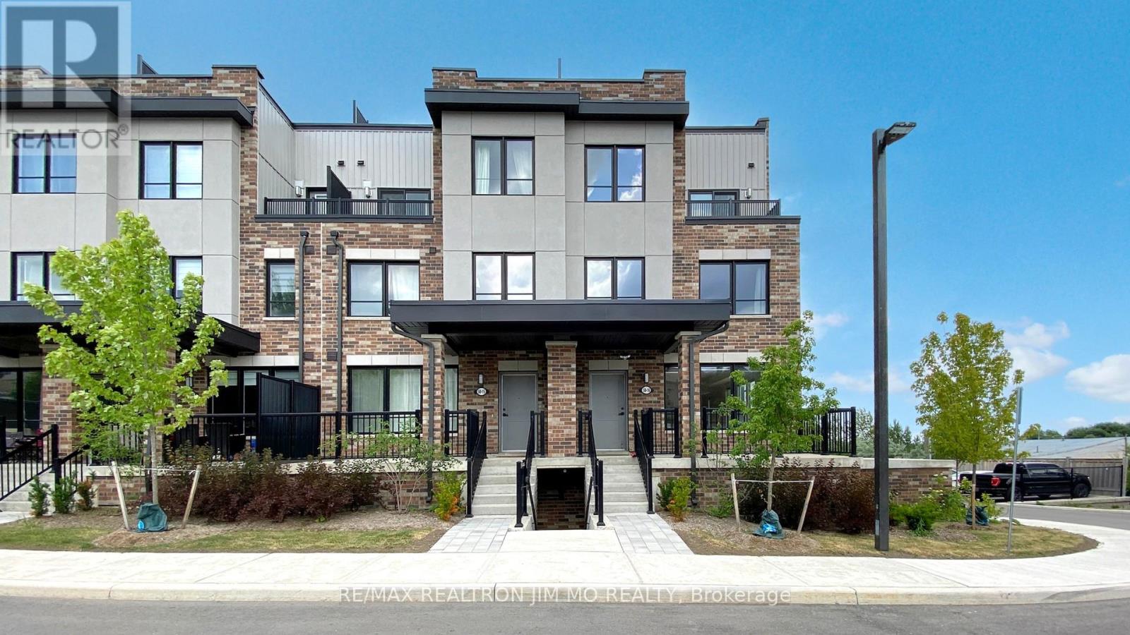 16 50 Baynes Way, Bradford West Gwillimbury Bradford, ON L3Z 4M4