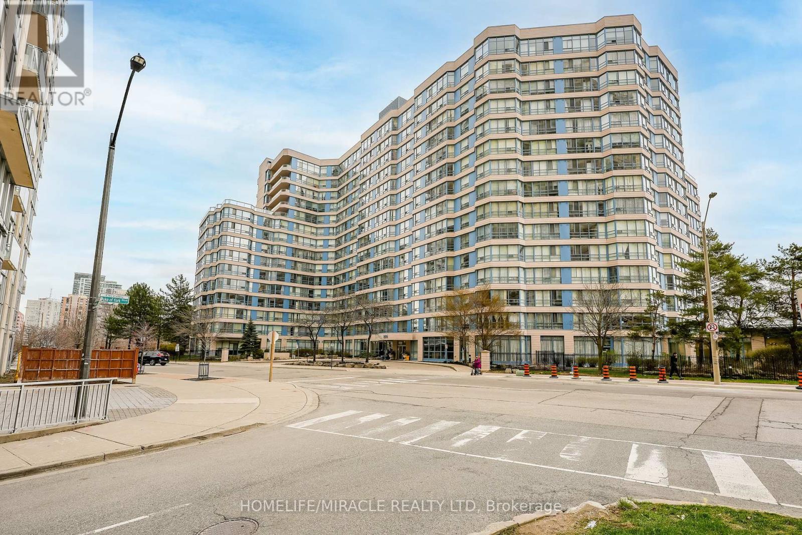 318 250 Webb Dr, Mississauga City Centre, ON L6P 1Y9