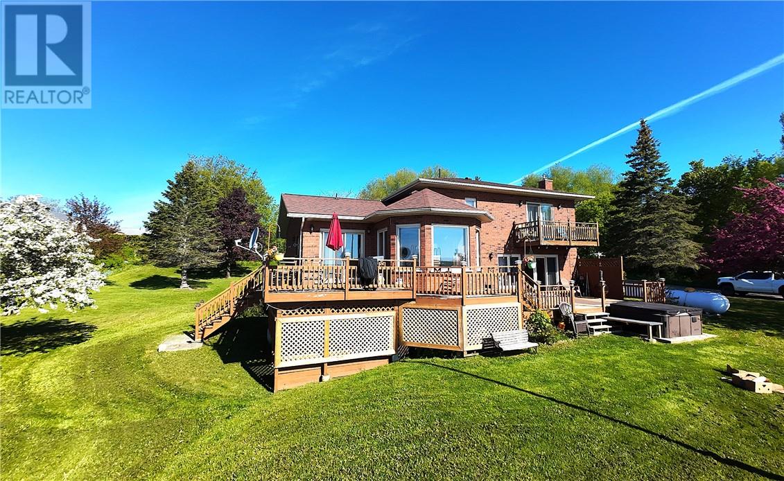 3 Walcot St, Assiginack, ON P0P 1N0