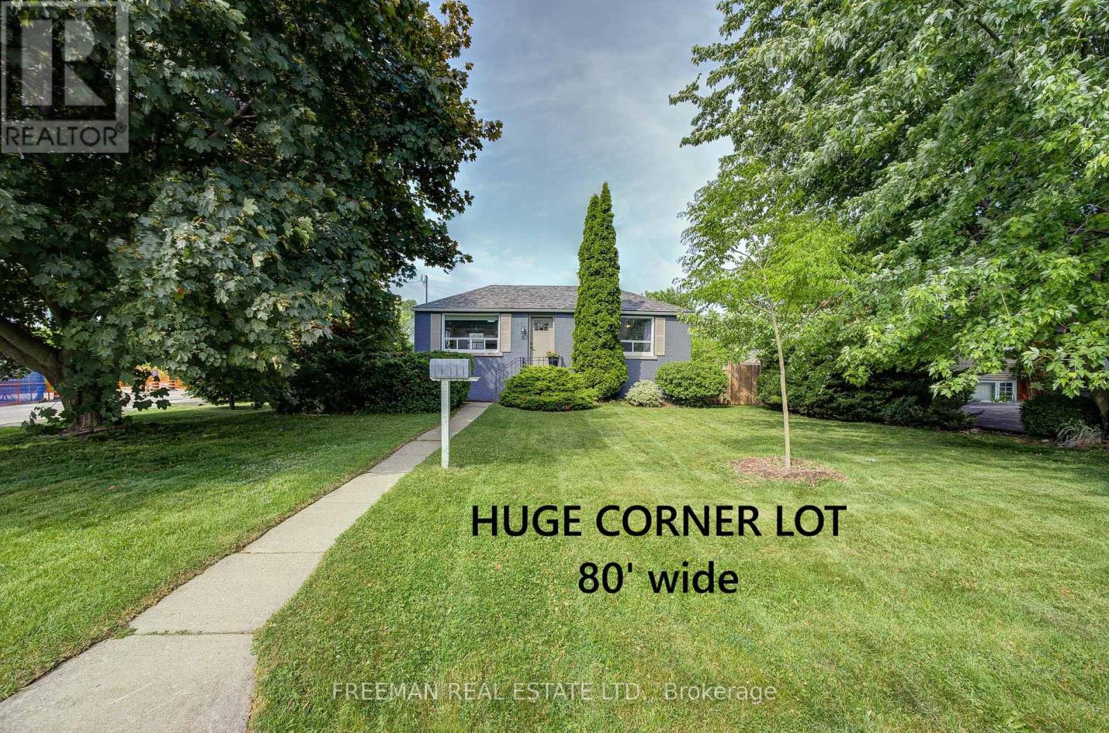 6 Lloyd George Ave, Toronto, ON M8W 3W4