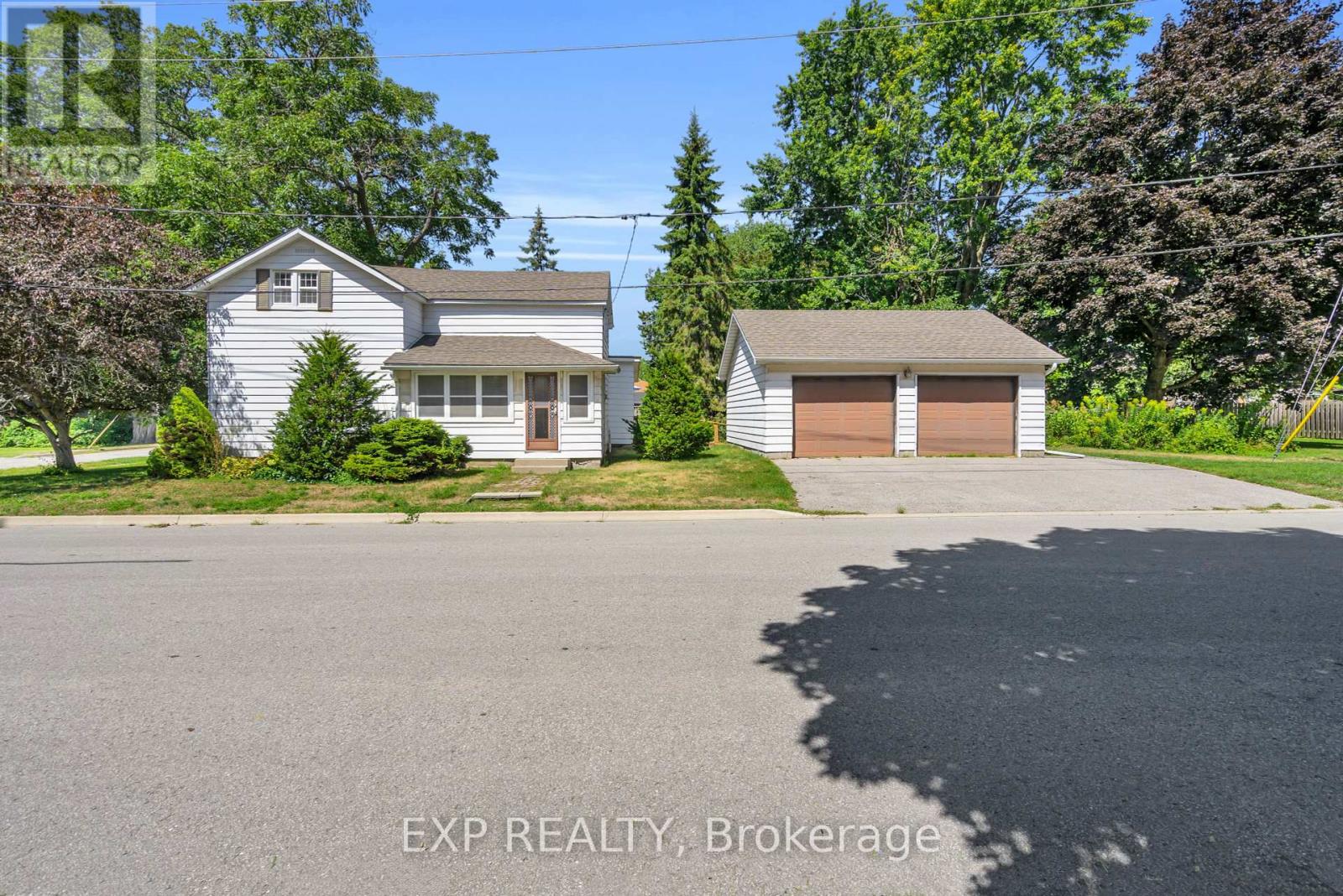 39 River St, Georgina, ON L0E 1R0
